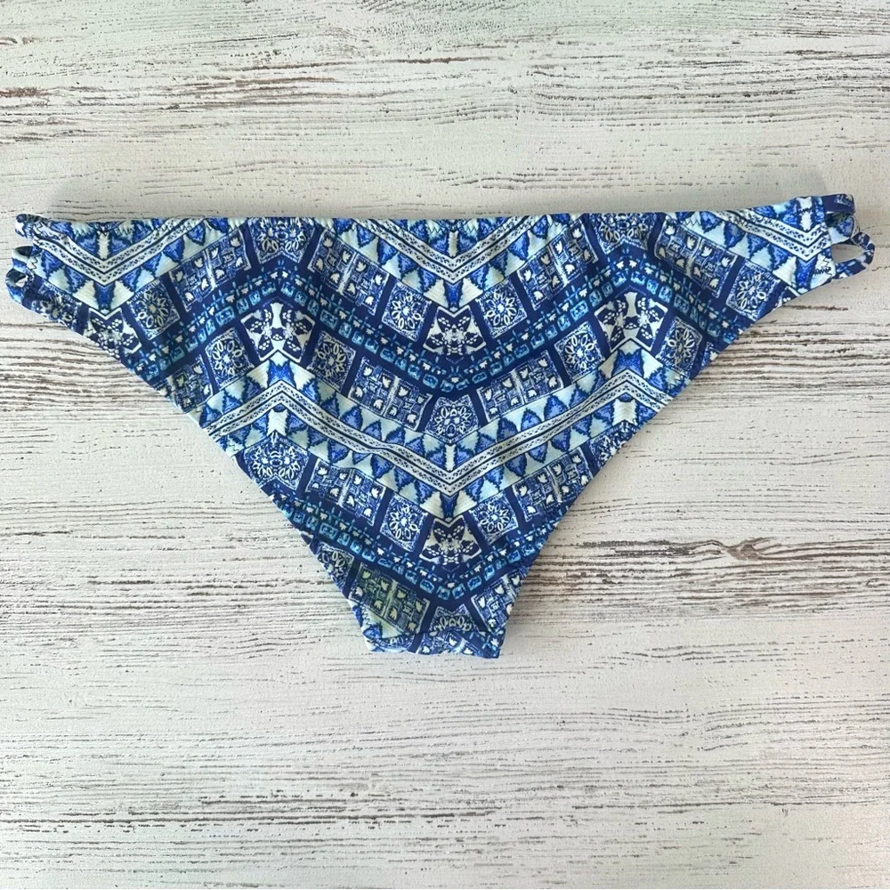 VICTORIA’S SECRET Boho Bandanna Print Embroidered Halter String Bikini 34C Med